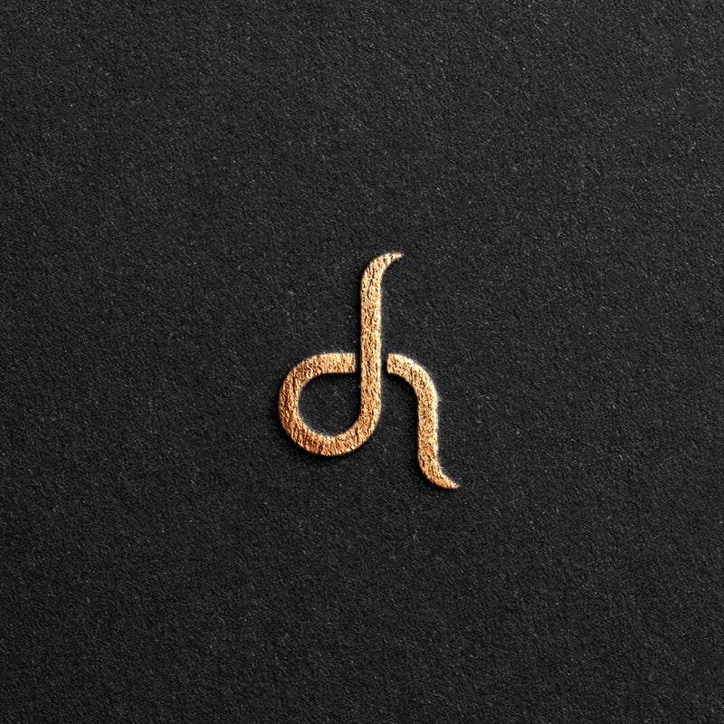 Logo con letras D y H
