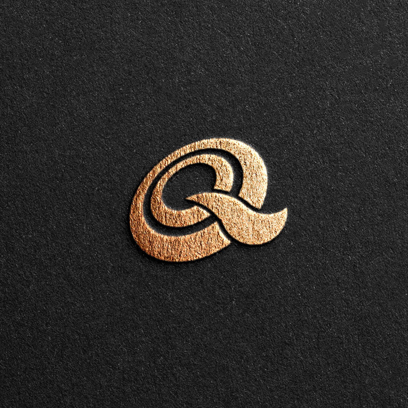 Logo diseñado por dos letras Q